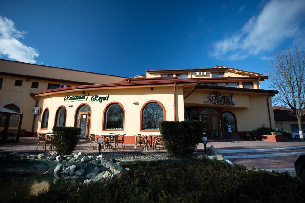 Hotel Royal Urziceni Exterior photo